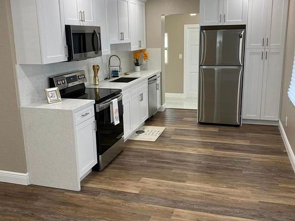 2nd image of 409 Nottingham Blvd