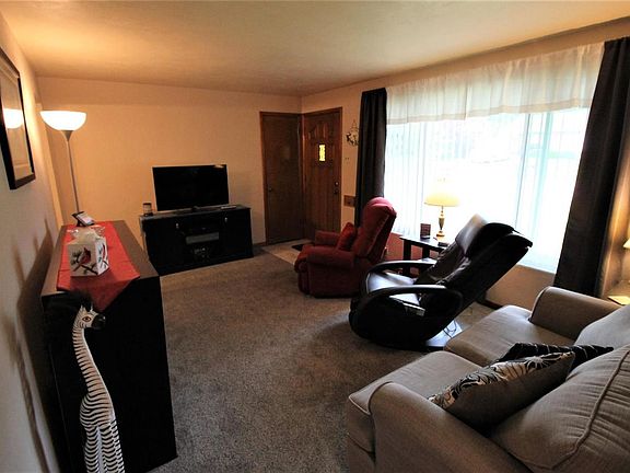 4th image of 9527 Montbrook Dr