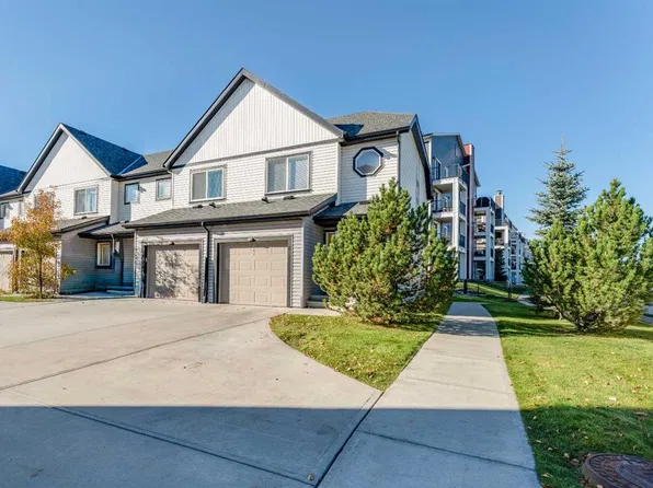 249 E Copperpond Lndg SE, Calgary, AB T2Z 1G6