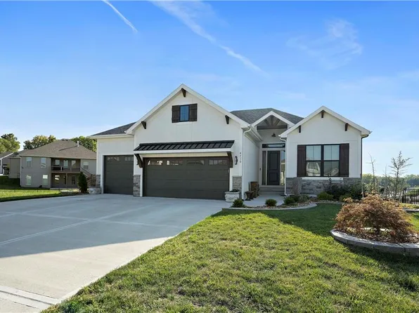 4716 NE Jamestown Dr, Lees Summit, MO 64064