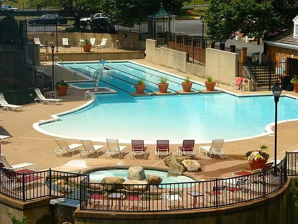 Outdoor pool and jacuzzi area