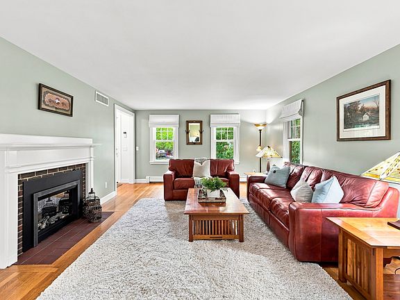 5th image of 106 N Hancock St