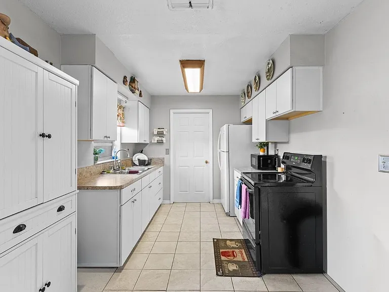4003 Prairie Bend Ln — Photo 3