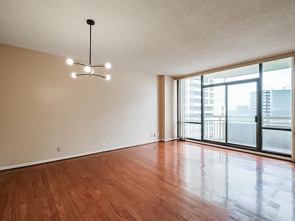 5th image of 15 Greenway Plz Unit 14C