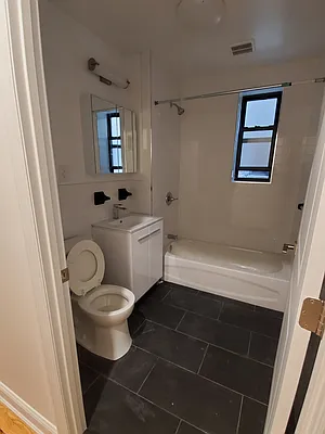 Rented by Lang Realty LLC | media 3