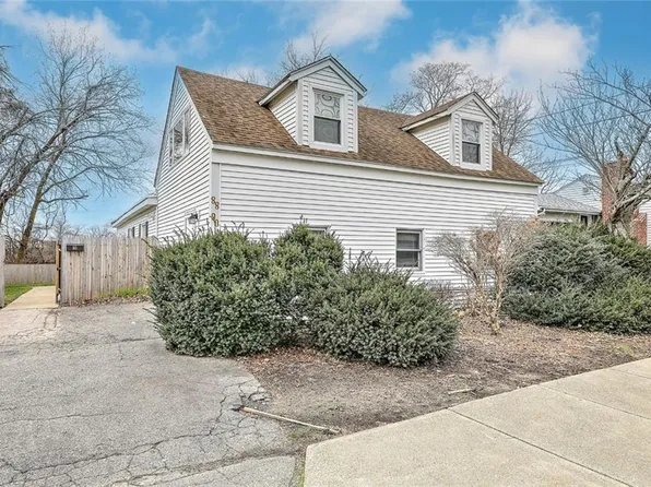 88-90 Roger Williams Ave E, Rumford, RI 02916