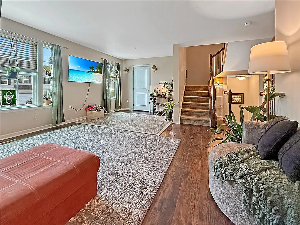 3 bed, 2.5 bath, 1988 sqft, $2,500 — Photo 4