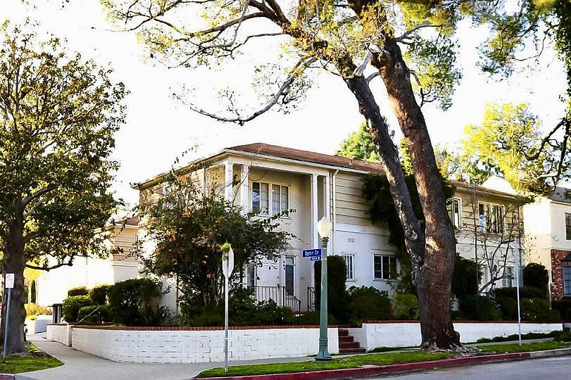 467 Kelton Avenue, Westwood, CA 90024 - Building Front