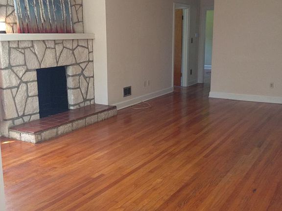 2nd image of 828 Roselawn Way