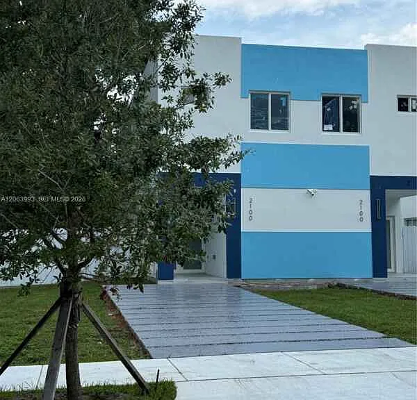 2100 NW 102nd St — Photo 37