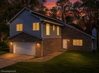 1111 Sarah Rd, Pinckney, MI 48169
