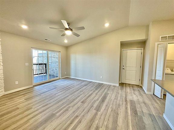 5th image of 460 N Kansas Ave #12