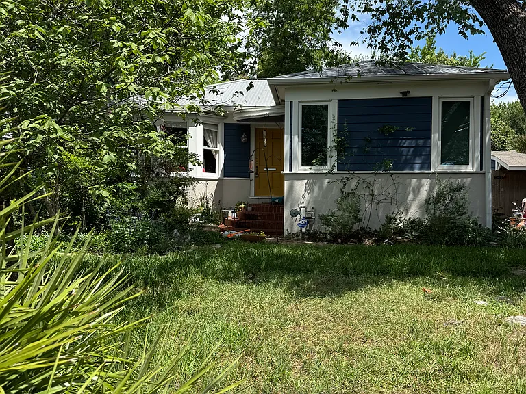 1707 Newfield Ln — Photo 3