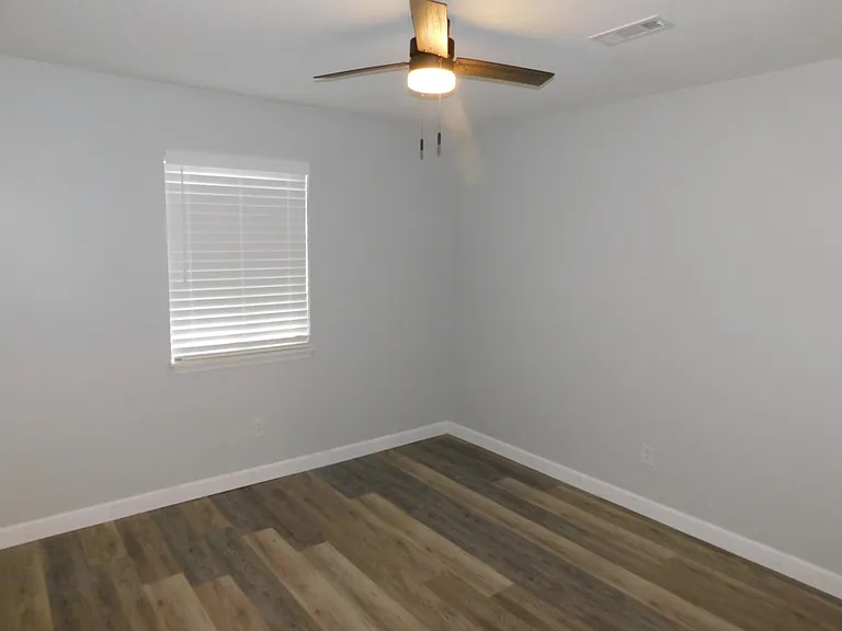 208 Cedar Ridge Ln — Photo 12