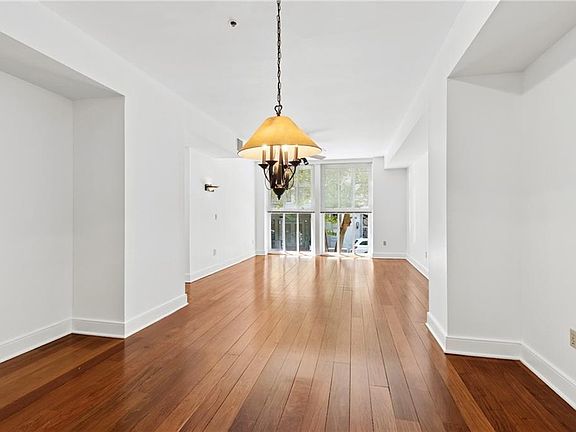 4th image of 700 S Peters St APT 206