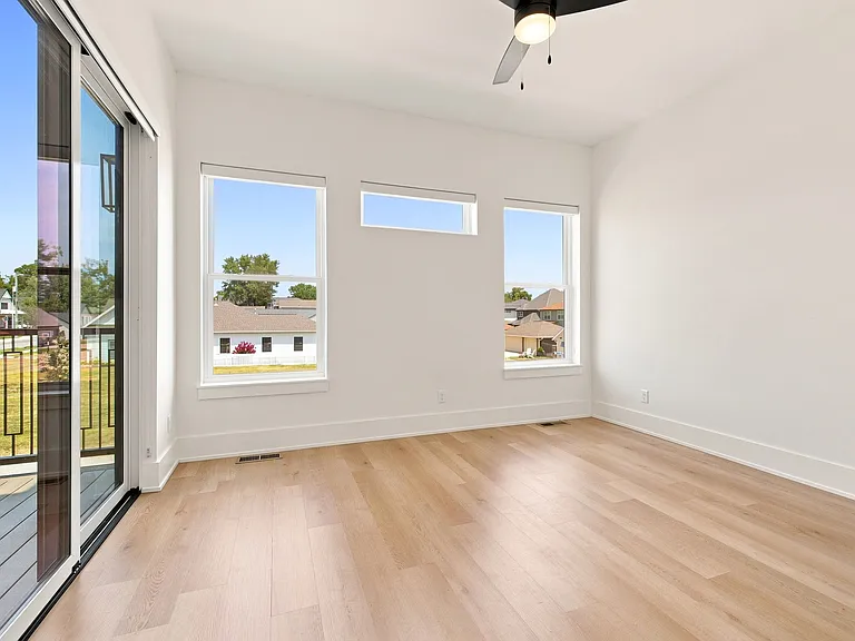 529 SW 5th St — Photo 7