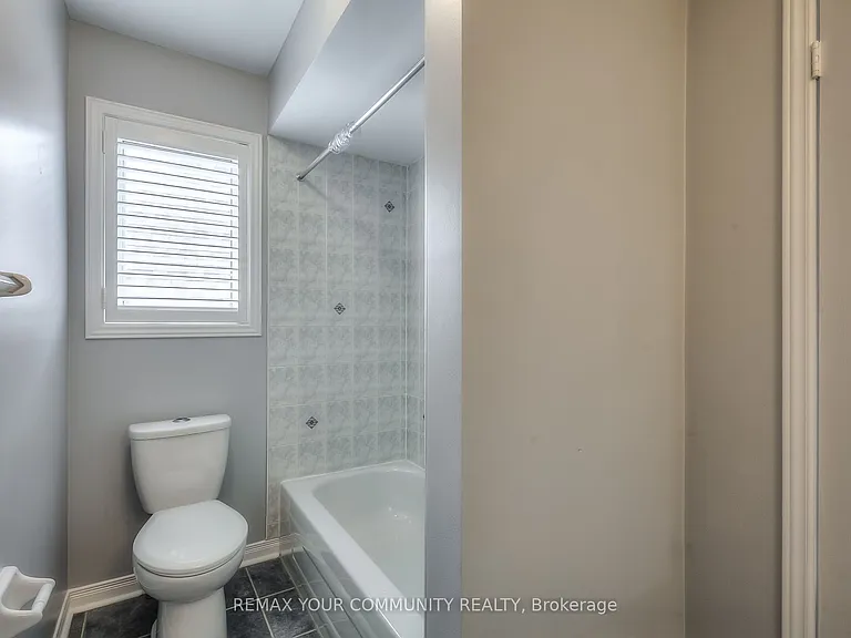 222 Kayla Cres #UPPER — Photo 24