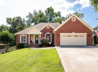 1118 Harbor Point Dr, Soddy Daisy, TN 37379