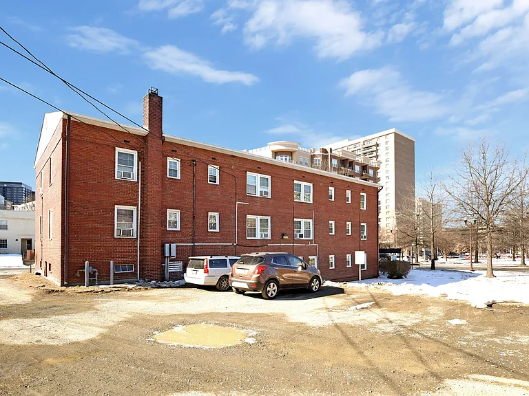 739 N Oakland St — Photo 28