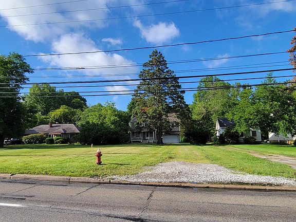 3rd image of 22495 Brookpark Rd