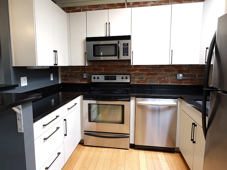 2306 Glenarm Pl #202 — Photo 10