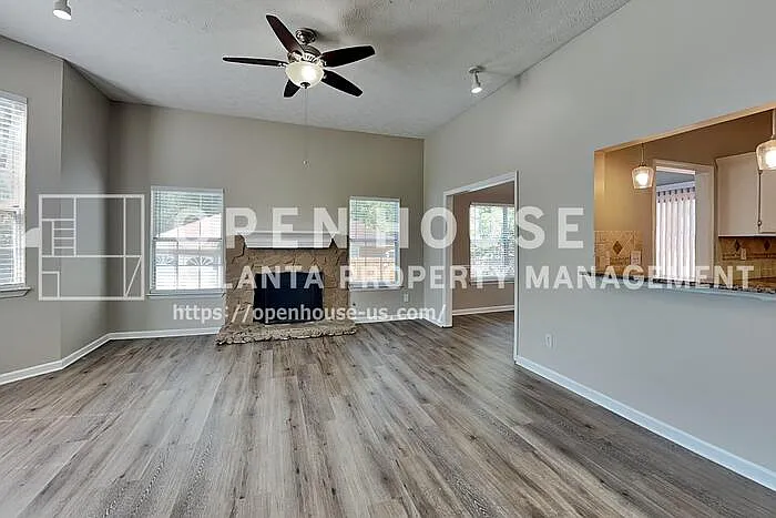 3 bed, 2.5 bath, 1817 sqft, $2,340 — Photo 3
