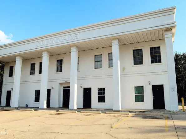 212 E 2nd St, Pass Christian, MS 39571