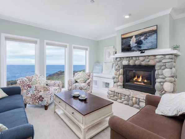 1113 N Highway 101 Unit 2, Depoe Bay, OR 97341