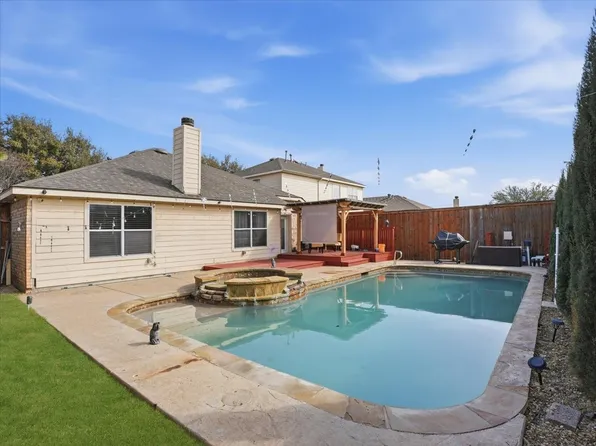 1039 Wood Brook Dr, Grand Prairie, TX 75052