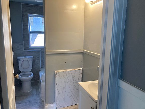 2nd image of 1935 Niagara St #3
