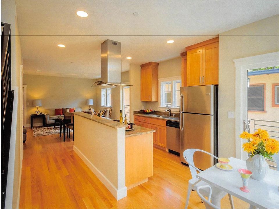 Kitchen towards Livingroom
