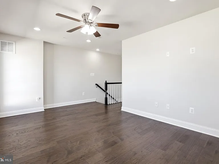 7140 Banbury Dr — Photo 25