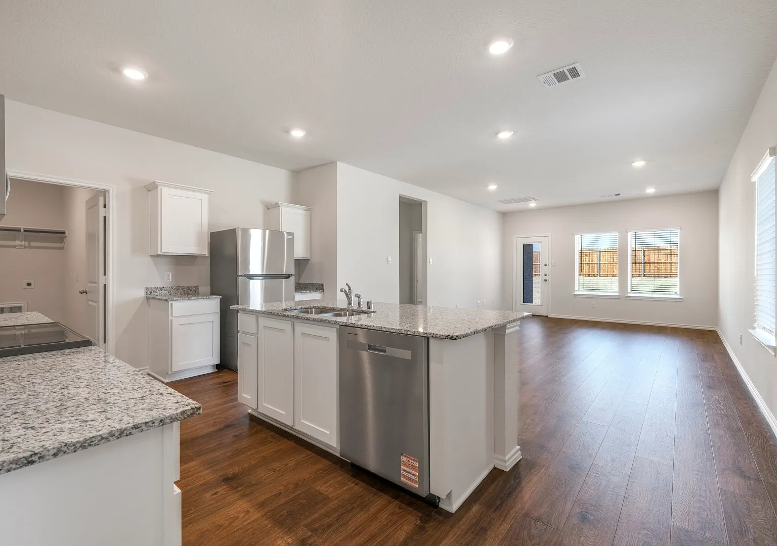 1549 Woodlake Drive — Photo 3
