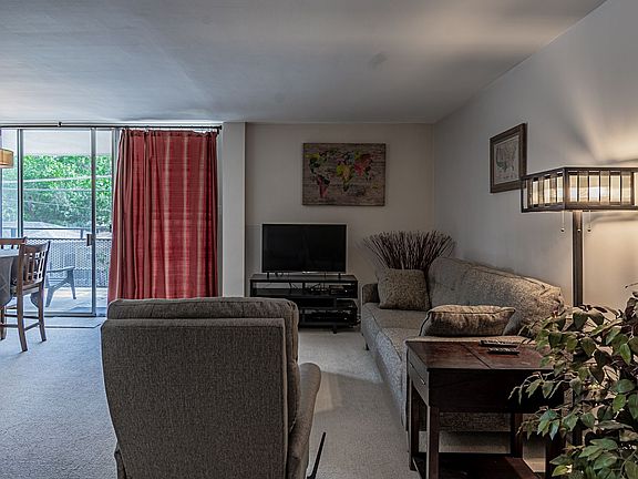 3rd image of 1200 N Vine St APT 2B