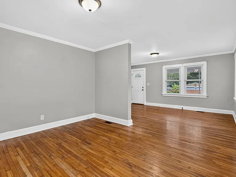 9006 Baroda Ave — Photo 4