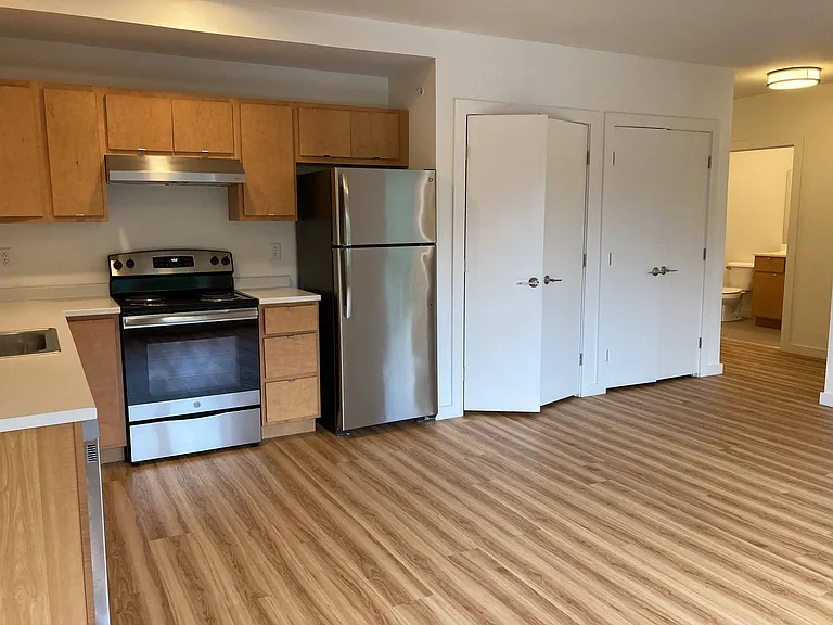 South End Apartments — Photo 23