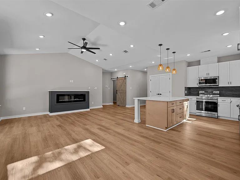 28407 Champion Oaks Dr — Photo 13