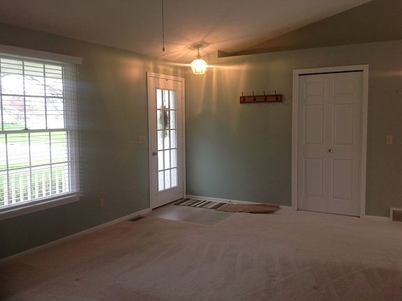 5th image of 1405 Crestview Dr