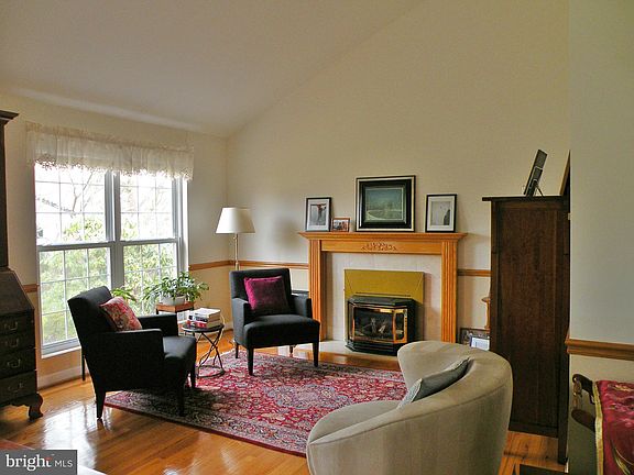 4th image of 1719 Maxwell Ct