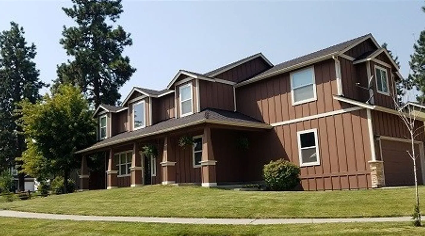 3 bed, 2.5 bath, 2472 sqft, $3,550 — Photo 2