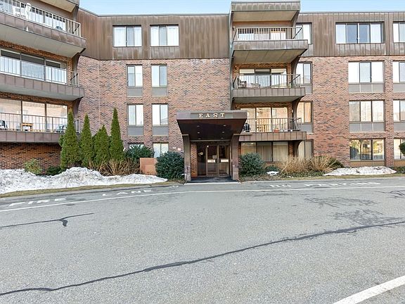 2nd image of 1008 Paradise Rd APT 1M