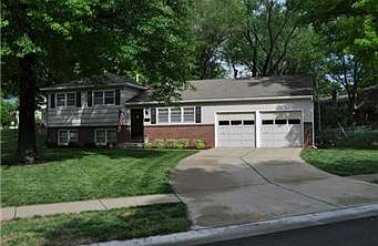 3rd image of 5808 W 102nd St