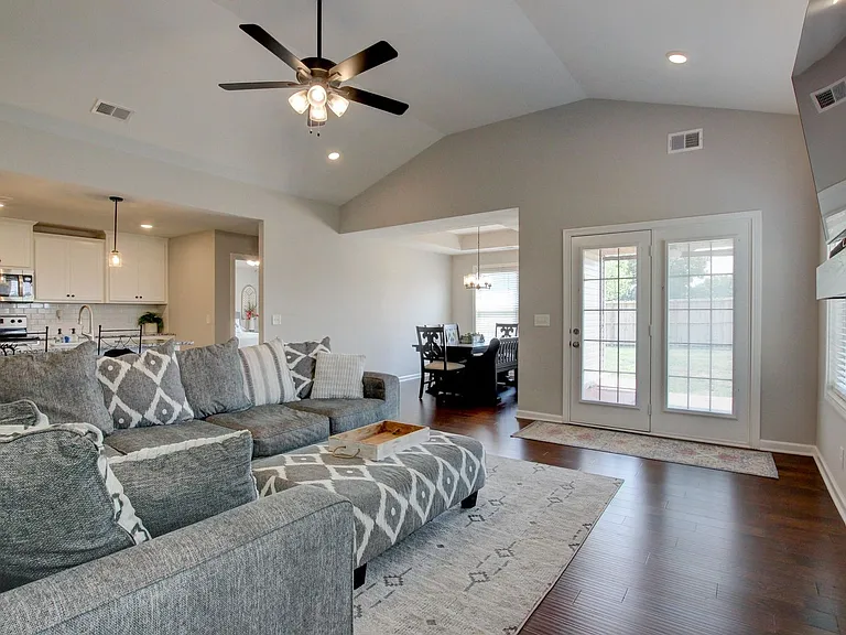 715 Jodine Ann Dr — Photo 23