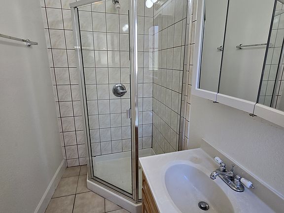 5th image of 1455 Hawes St #1