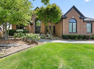 619 Springview Dr, Rochester, MI 48307