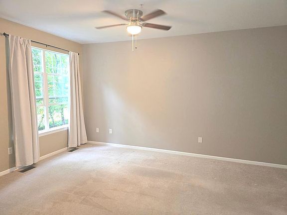 2nd image of 1369 Chestnut Ln