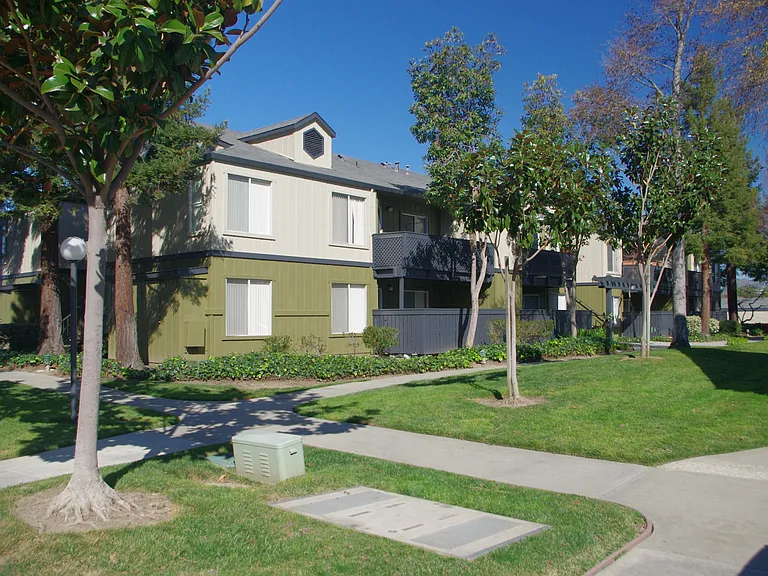 Regency Square Apartments — Photo 32