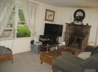 22 Kenneth Ave, Huntington, NY 11743