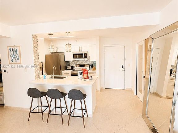 4th image of 19701 E Country Club Dr #5605