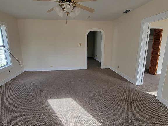 4th image of 1125 S Commercial St
